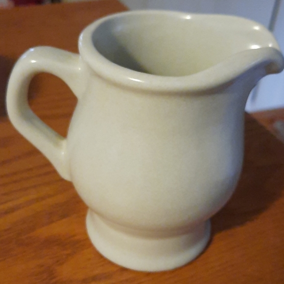 Pfaltzgraff Yorktowne creamer - Picture 3 of 4